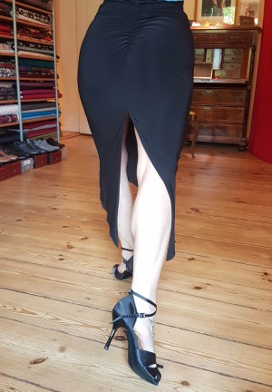 tango skirt black, calf-length, gathered at the back, handmade berlin